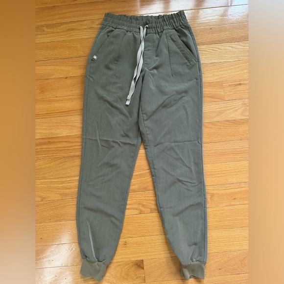 FIGS HEATHERED OLIVE SCRUB SET XS - Picture 5 of 9